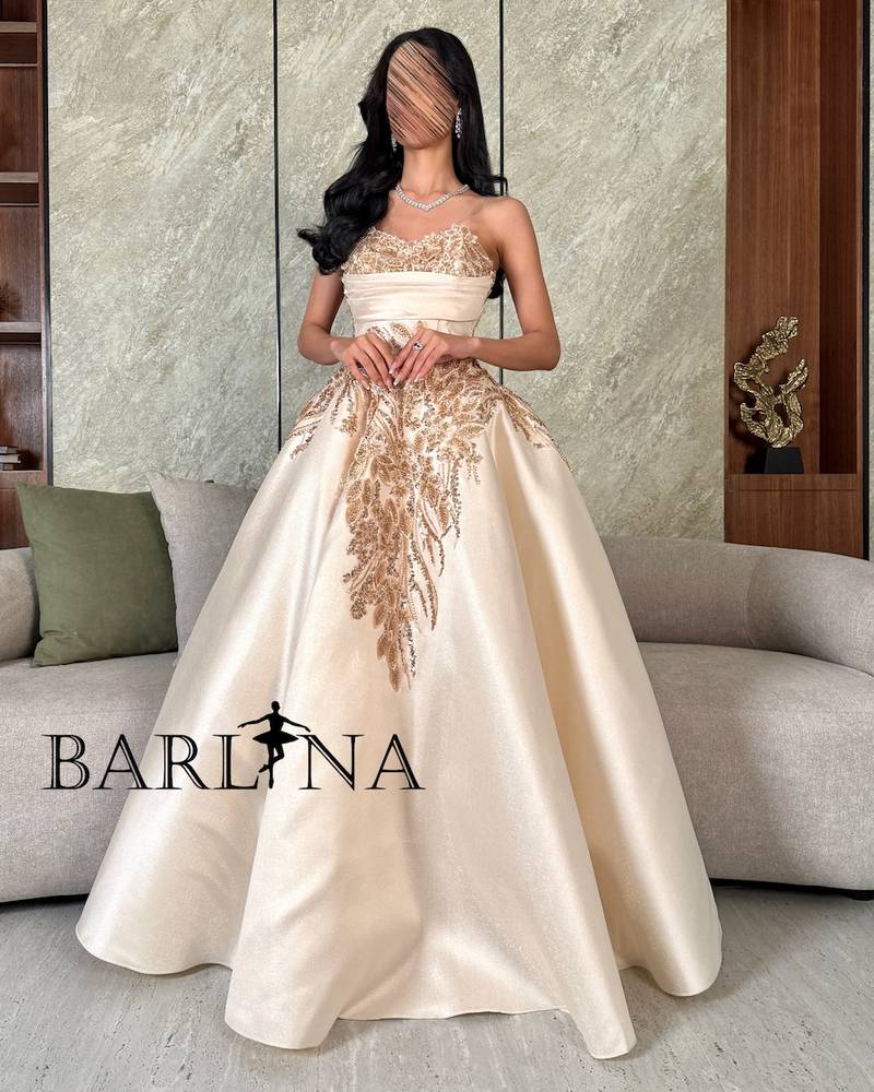 Creamy loose evening dress with luxurious embroidery