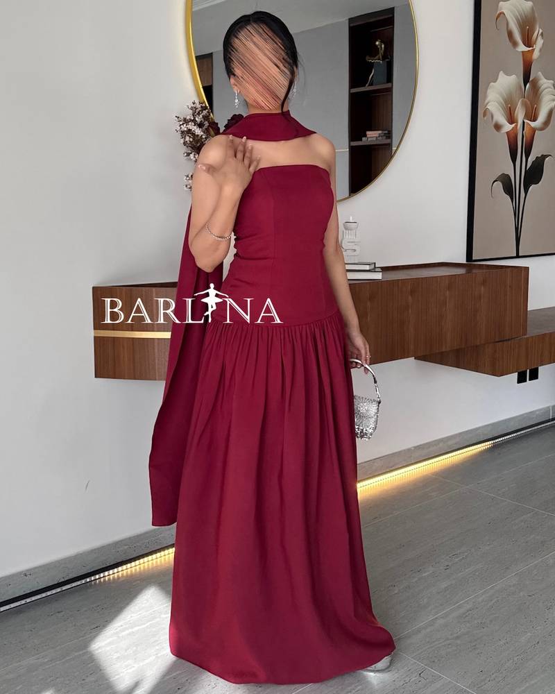 Long burgundy dress with elegant scarf