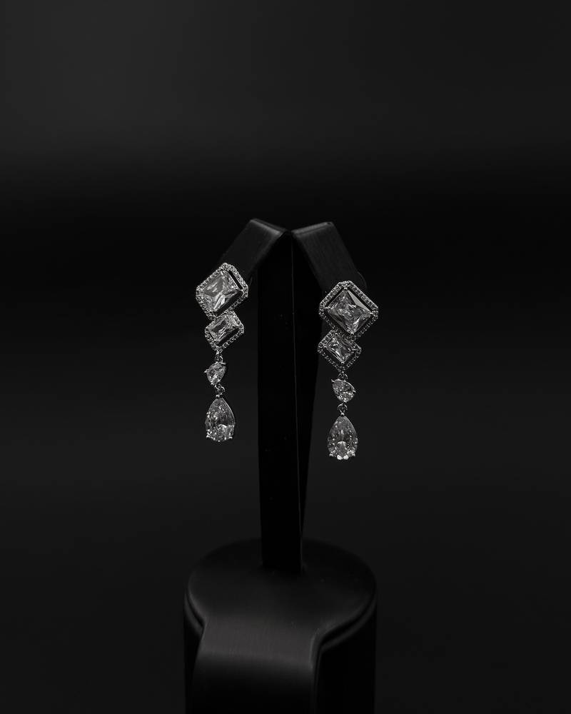 Stylish geometric drop earrings
