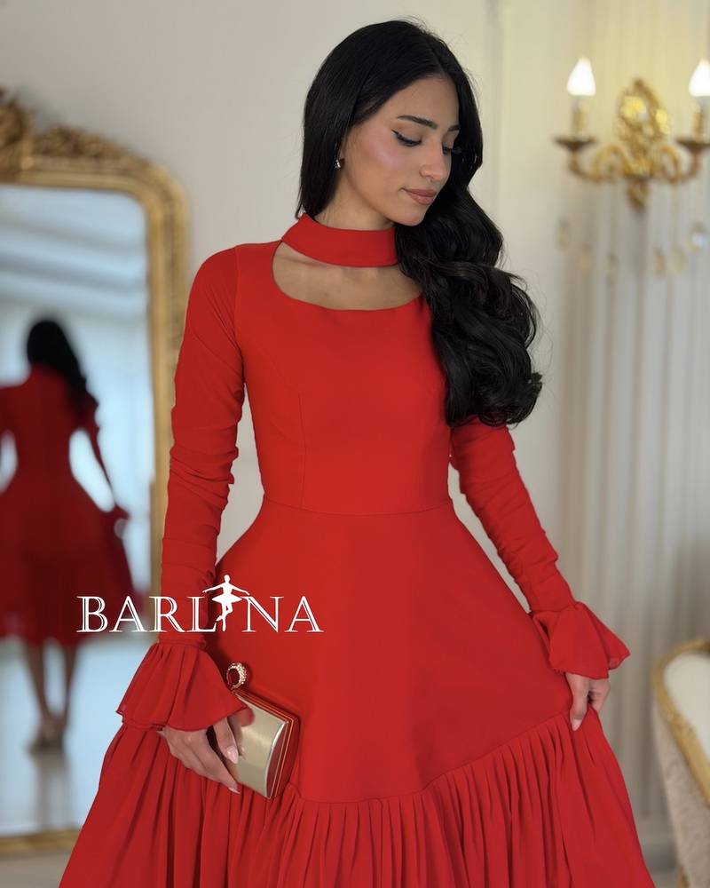 Short red dress with a slit at the neck