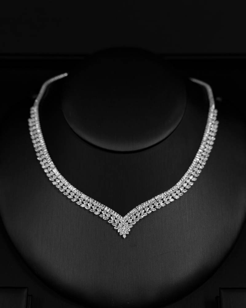 A simple, elegant accessory set
