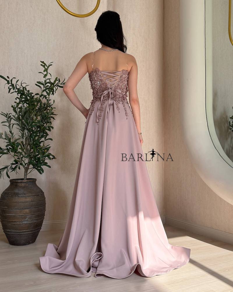 Elegant pink evening dress with delicate embroidery