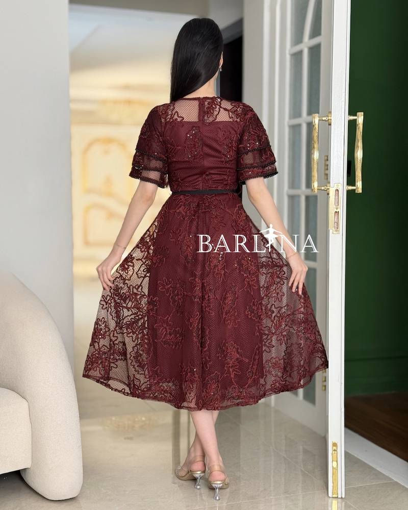 Wide midi dress with a waist belt
