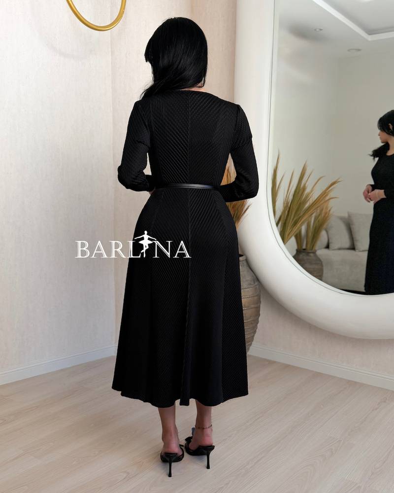 A simple and elegant midi dress
