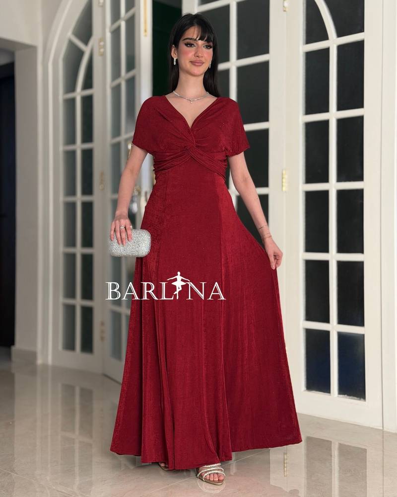 Elegant dress with a wrap design at the waist