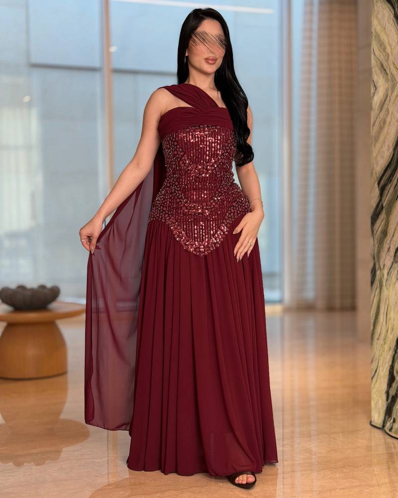 فستان سهرة عنابي بقصة كتف غير متماثلة