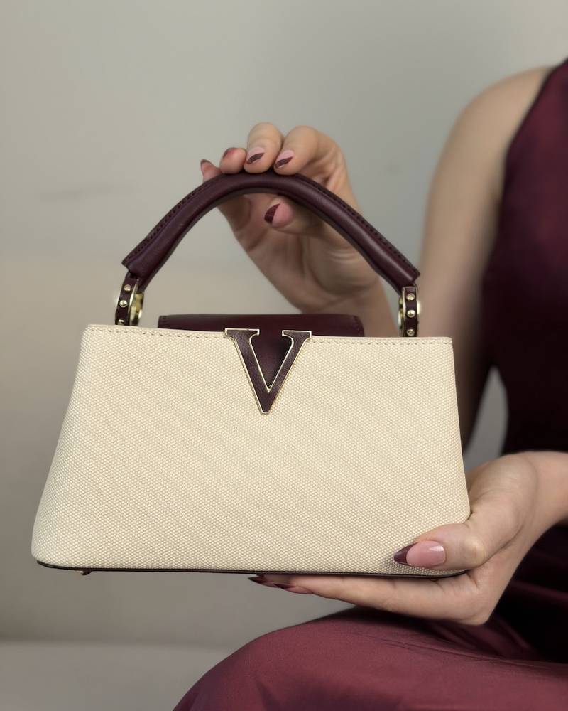 Stylish canvas bag with a leather handle