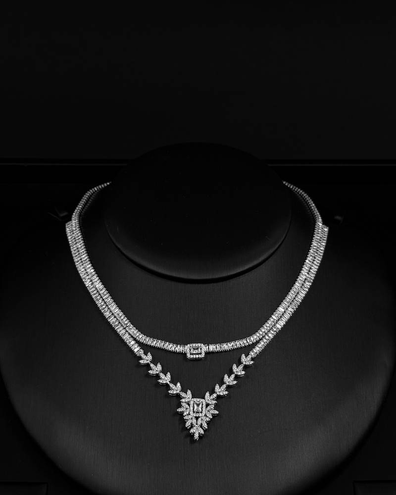 Luxurious two-tiered accessory set