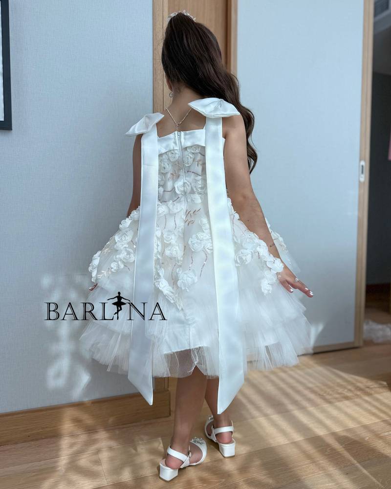 Girls' white dress with side bows