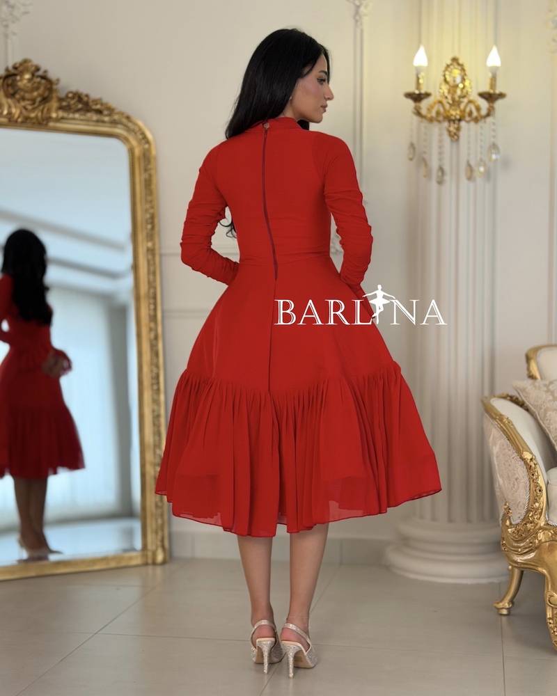 Short red dress with a slit at the neck