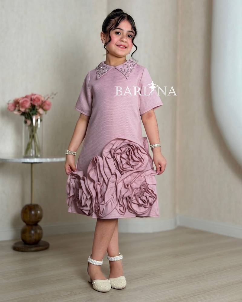 Elegant pink girls' dress with a straight cut