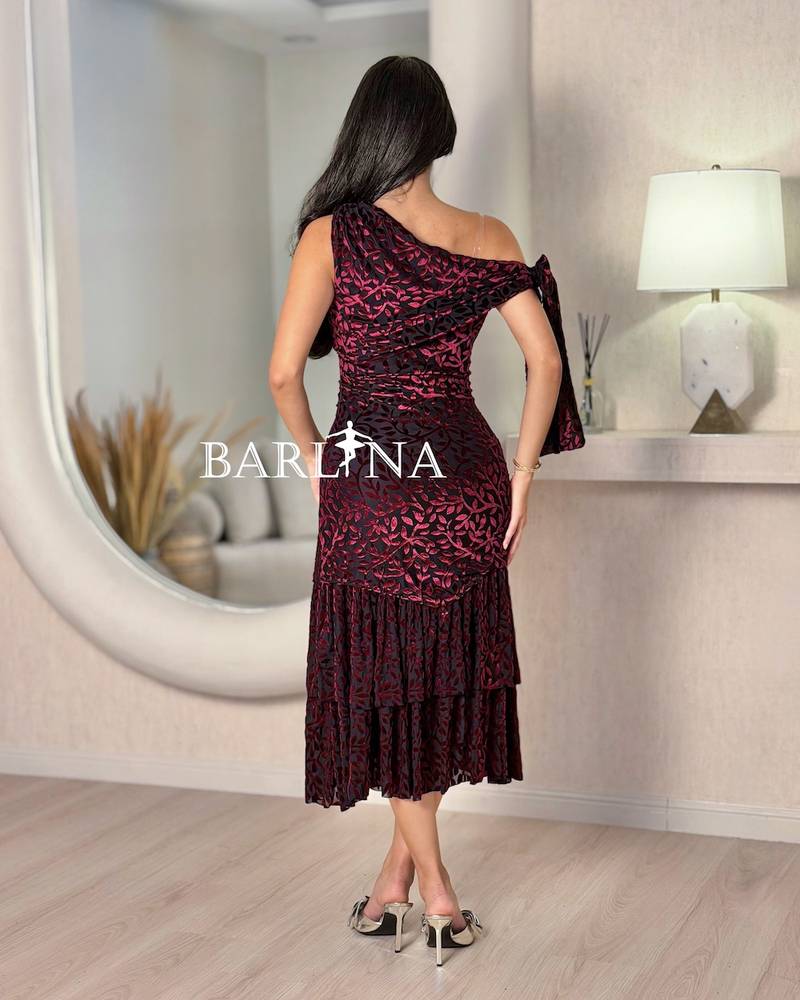 A soft midi dress with an elegant floral print