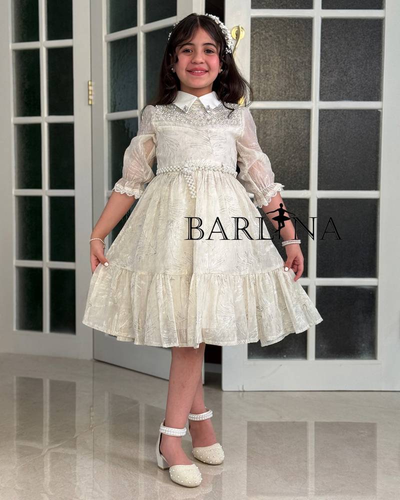 Elegant girls' dress with a puffy cut