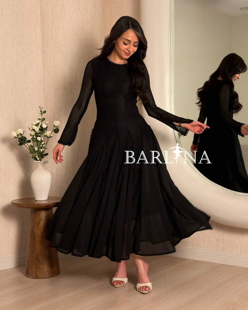 Long-sleeved dress with a wide flared cut