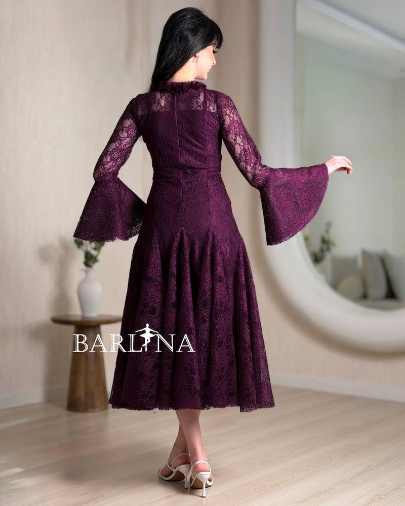 Elegant wide-cut lace midi dress