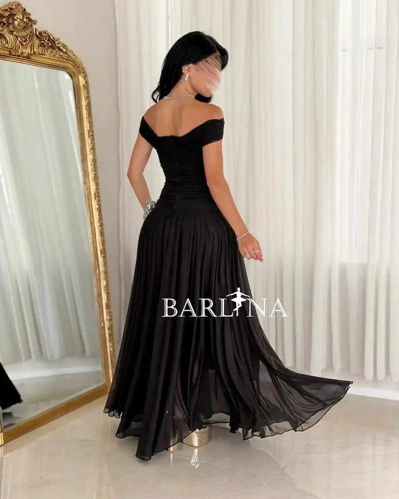 Black sleeveless dress with delicate details