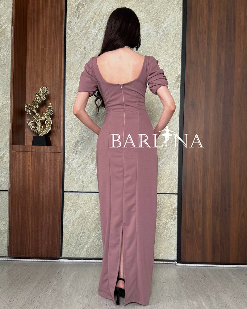 Purple dress with straight cut and puffy sleeves