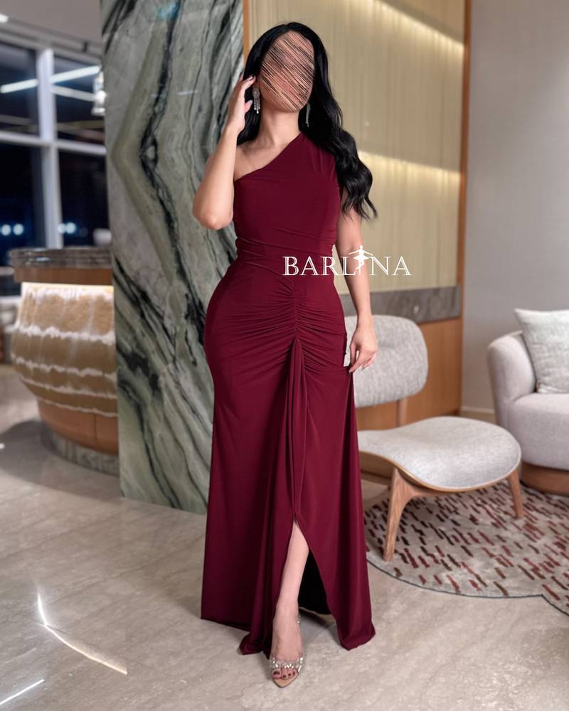 A simple and elegant burgundy one-shoulder dress