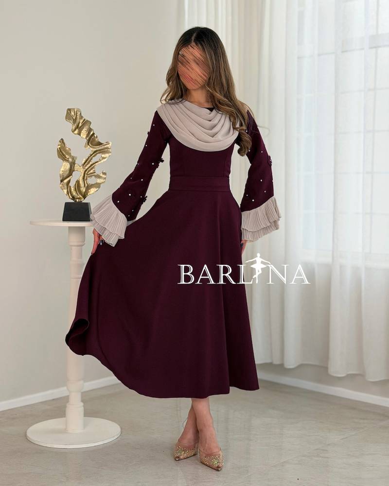 Elegant burgundy midi dress