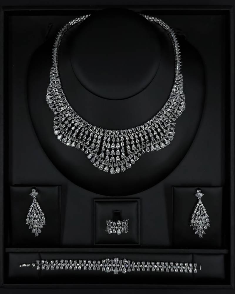 Royal evening accessory set with shimmering drops