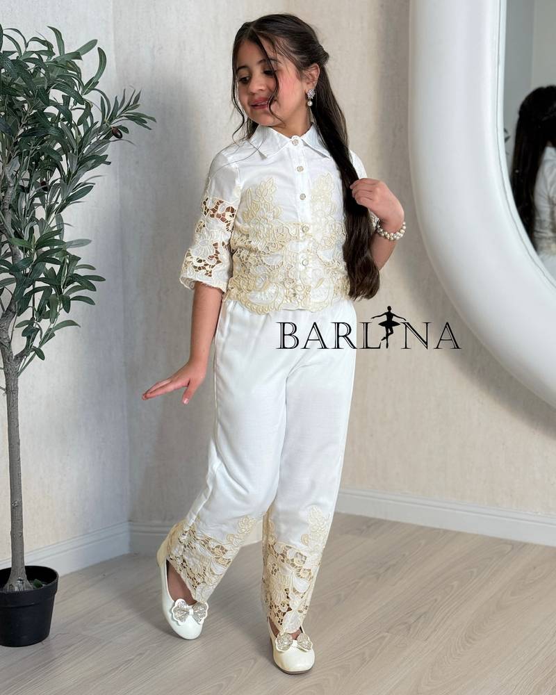 Girls' set with openwork lace details