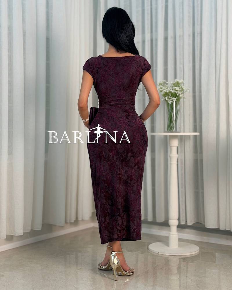 wavy midi dress with a straight cut