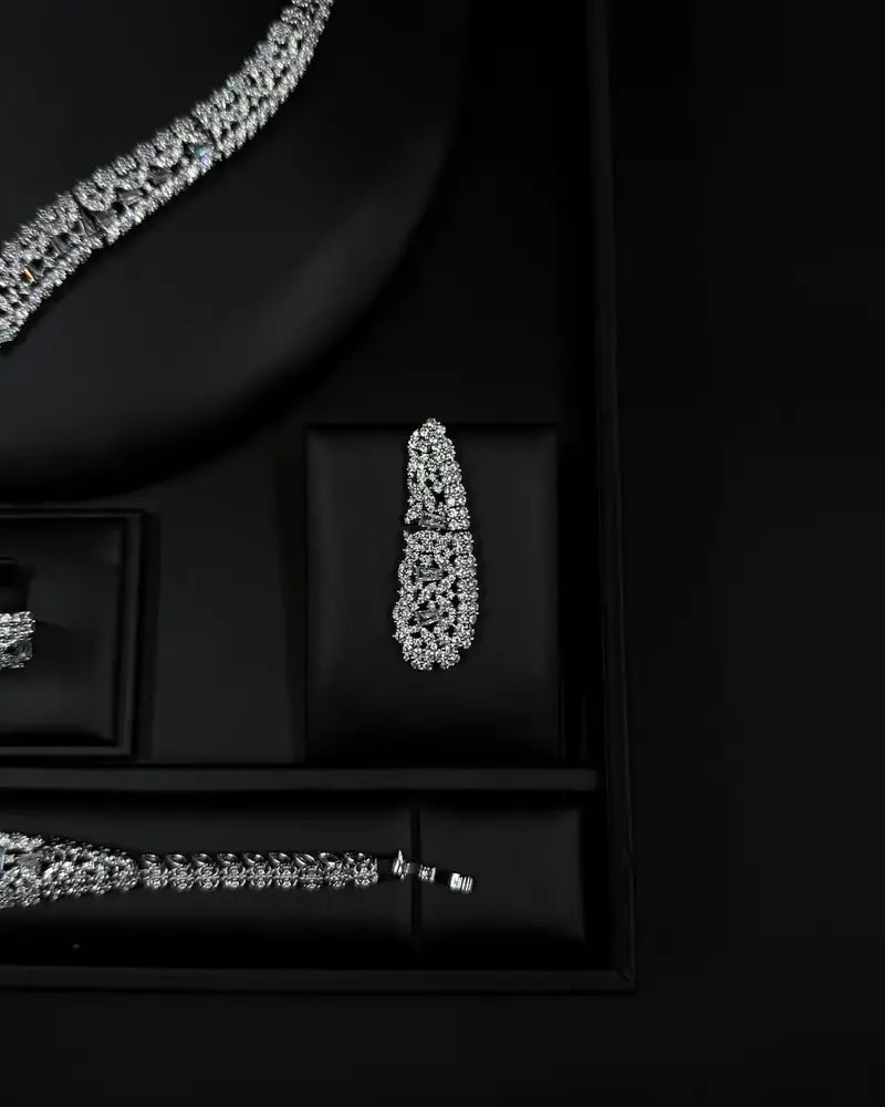 An elegant accessory set with meticulous details