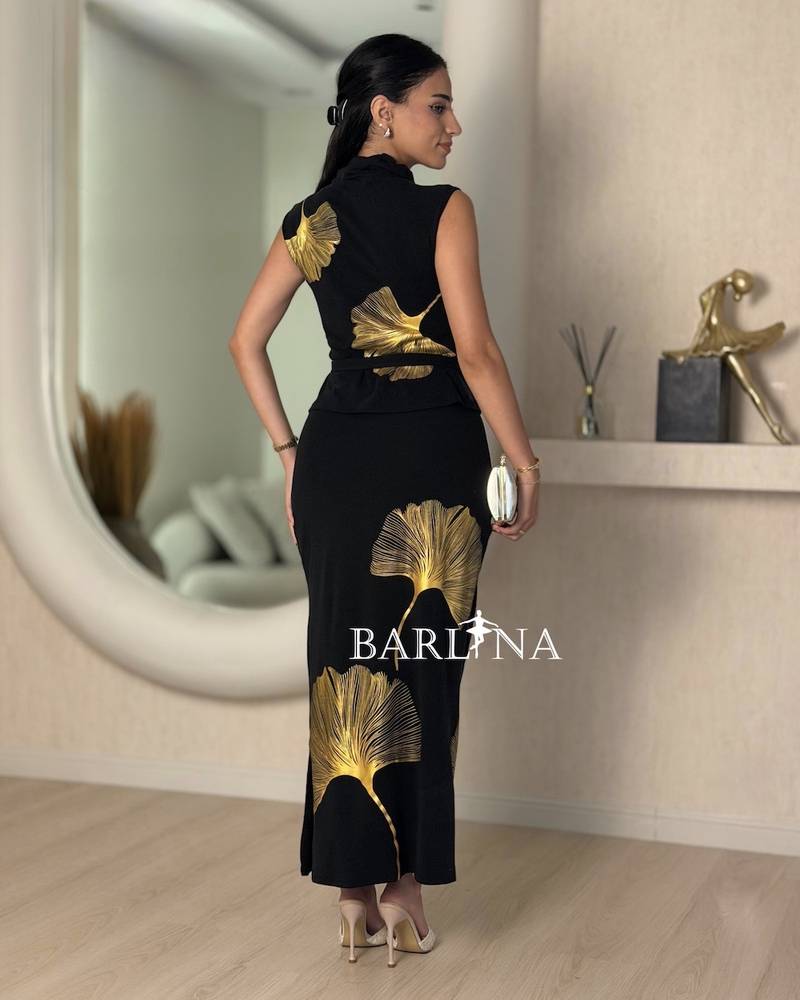 Black set decorated with a gold leaf pattern