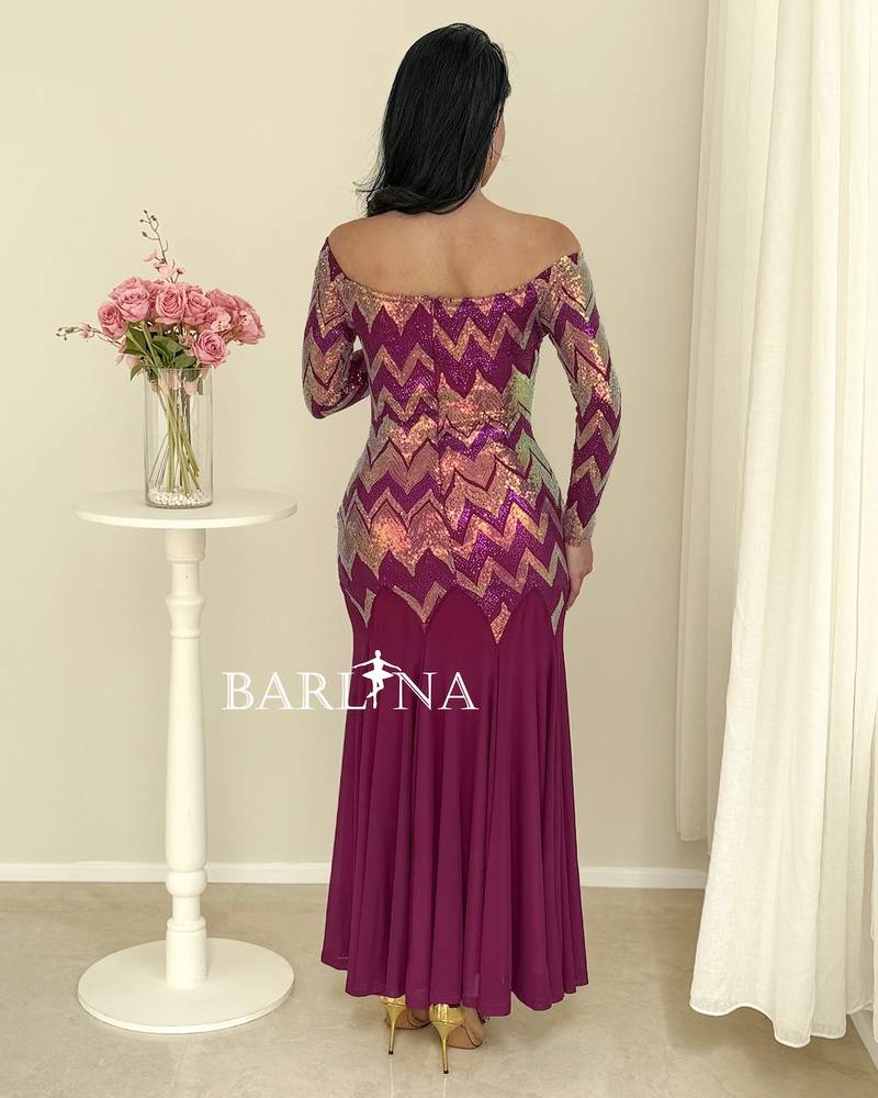 Fuchsia dress with a zigzag pattern in bright colors
