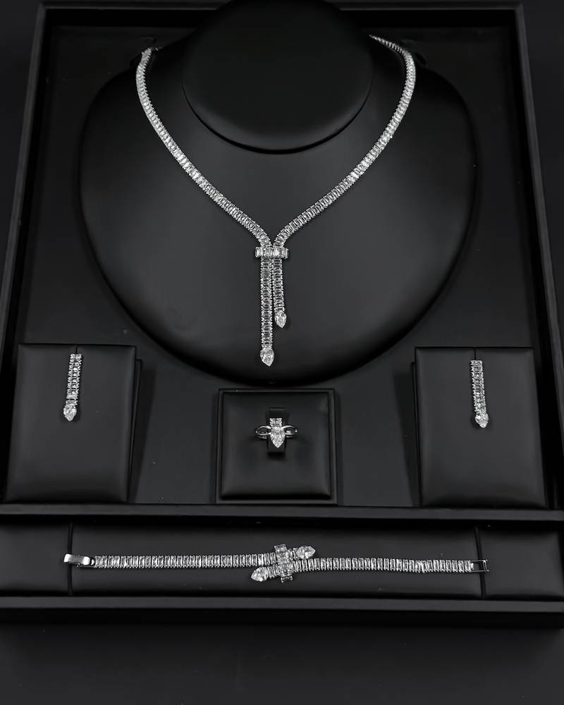 Elegant accessory set with a flowing pendant necklace