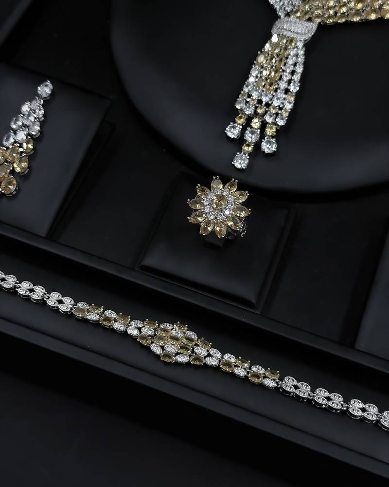 Luxury accessory set with gold details