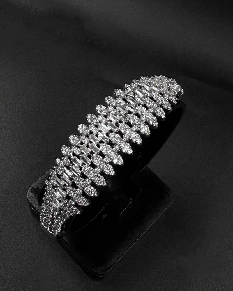 A wide accessory set in luxurious shades