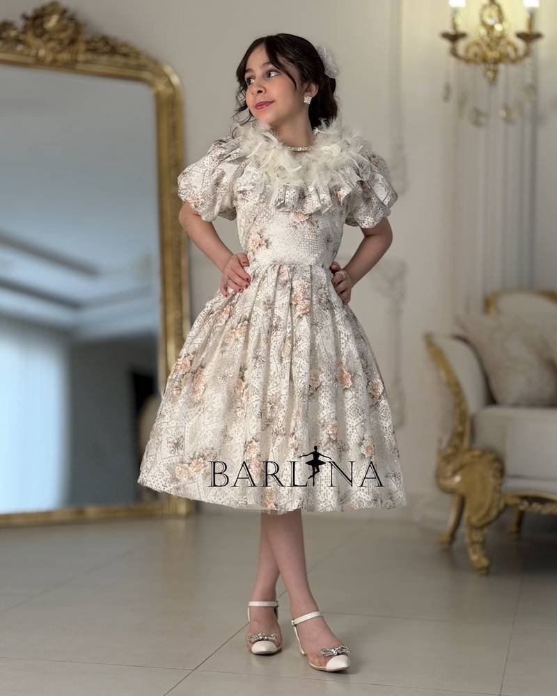 Girls' floral dress with a decorative collar