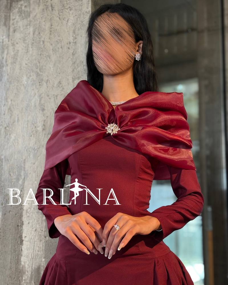 Burgundy dress with large bow and midi cut