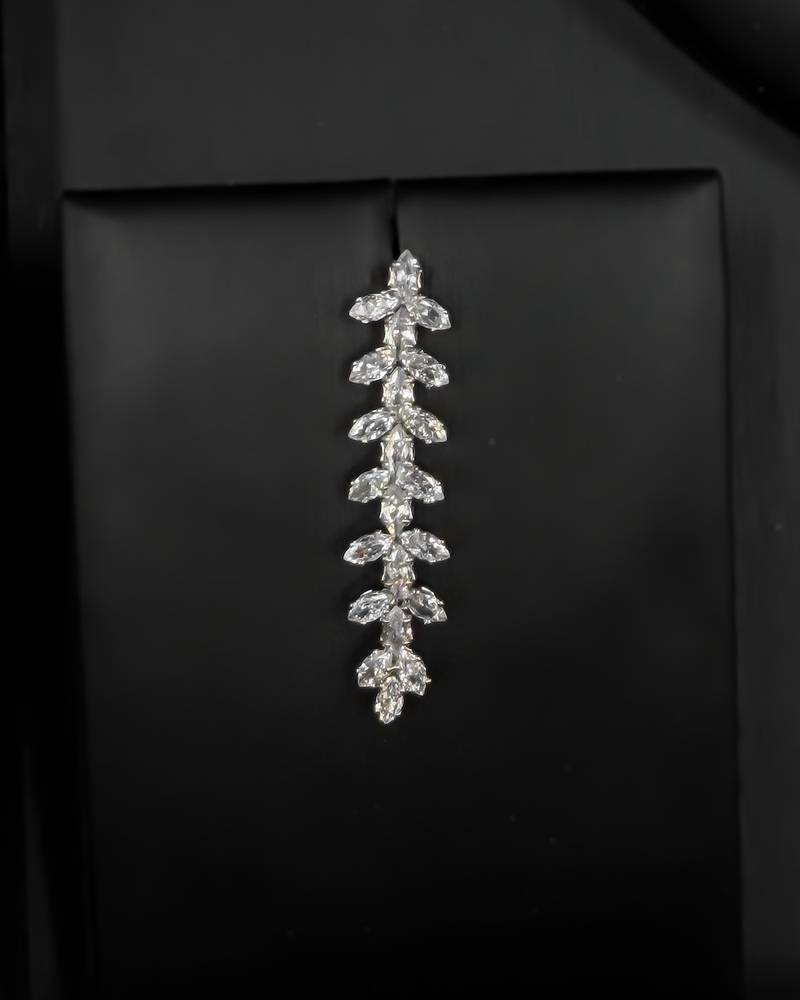 Elegant accessory set with small leaf details
