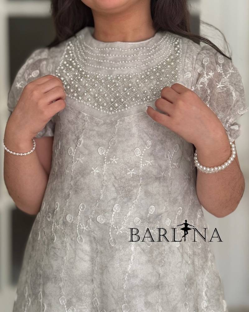 A soft girl's dress with a pearl-decorated collar