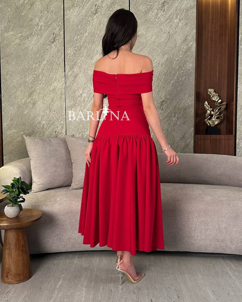 Red wide dress with open top