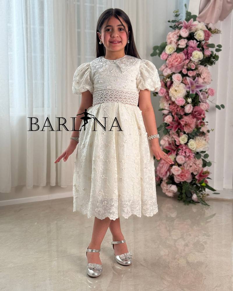 Girls' dress, classic design with puffed sleeves