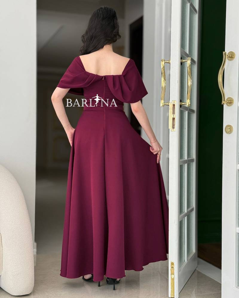 A burgundy dress with a soft cut and embroidery on the chest