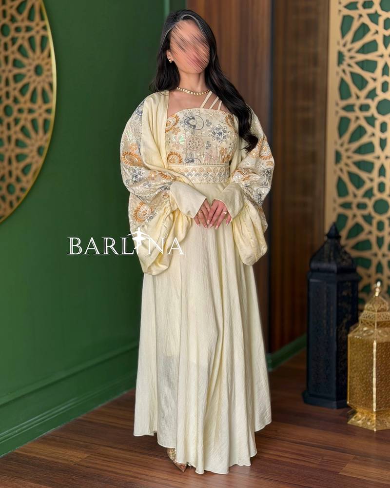 Luxurious ivory-colored jalabiya with a separate piece