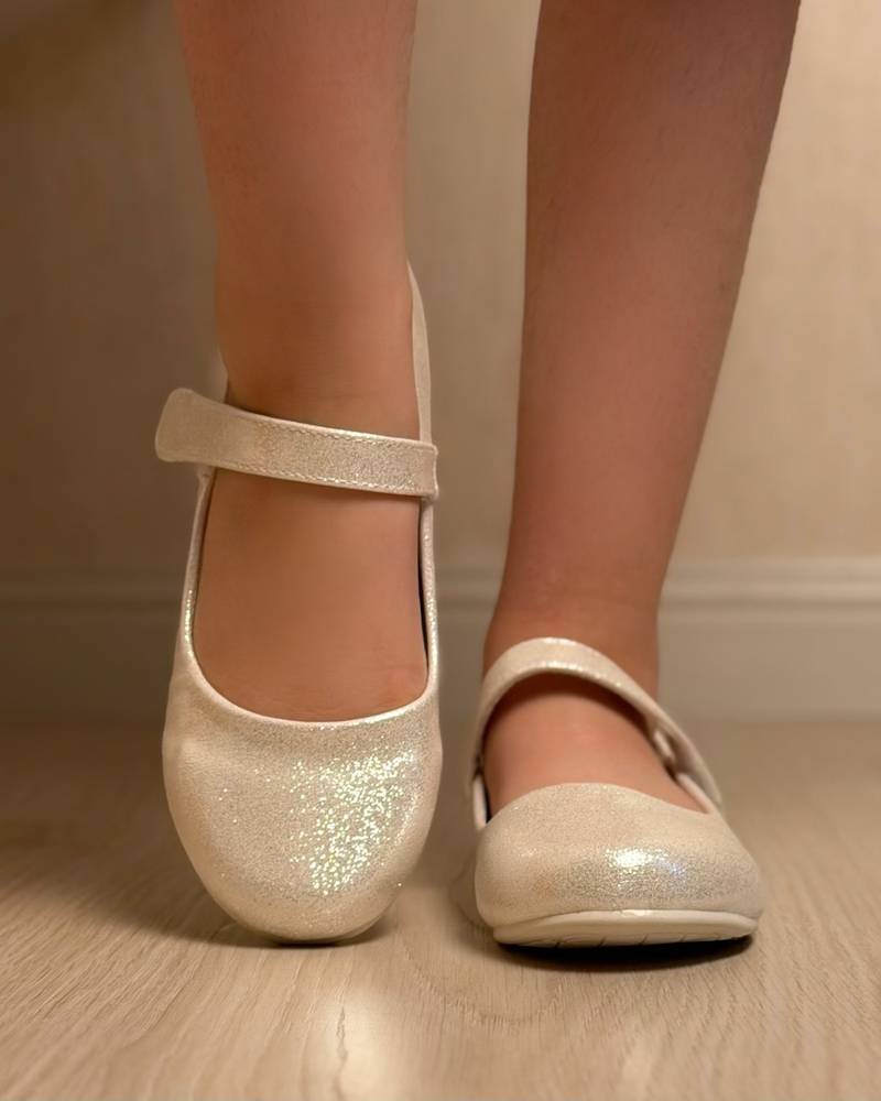 Soft girls' closed-toe shoes