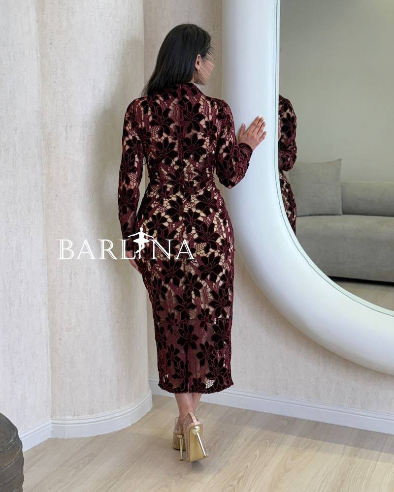 Burgundy dress with long sleeves and lace pattern