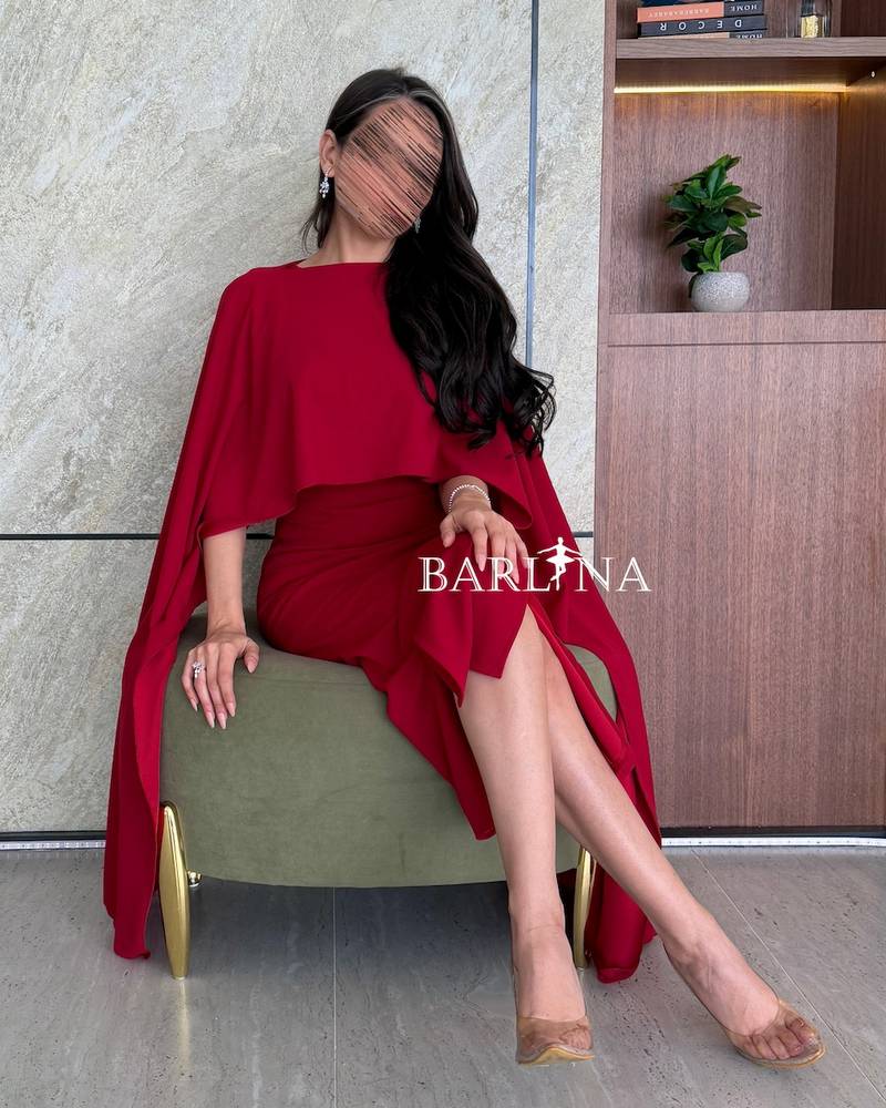 Elegant red dress with long shoulders
