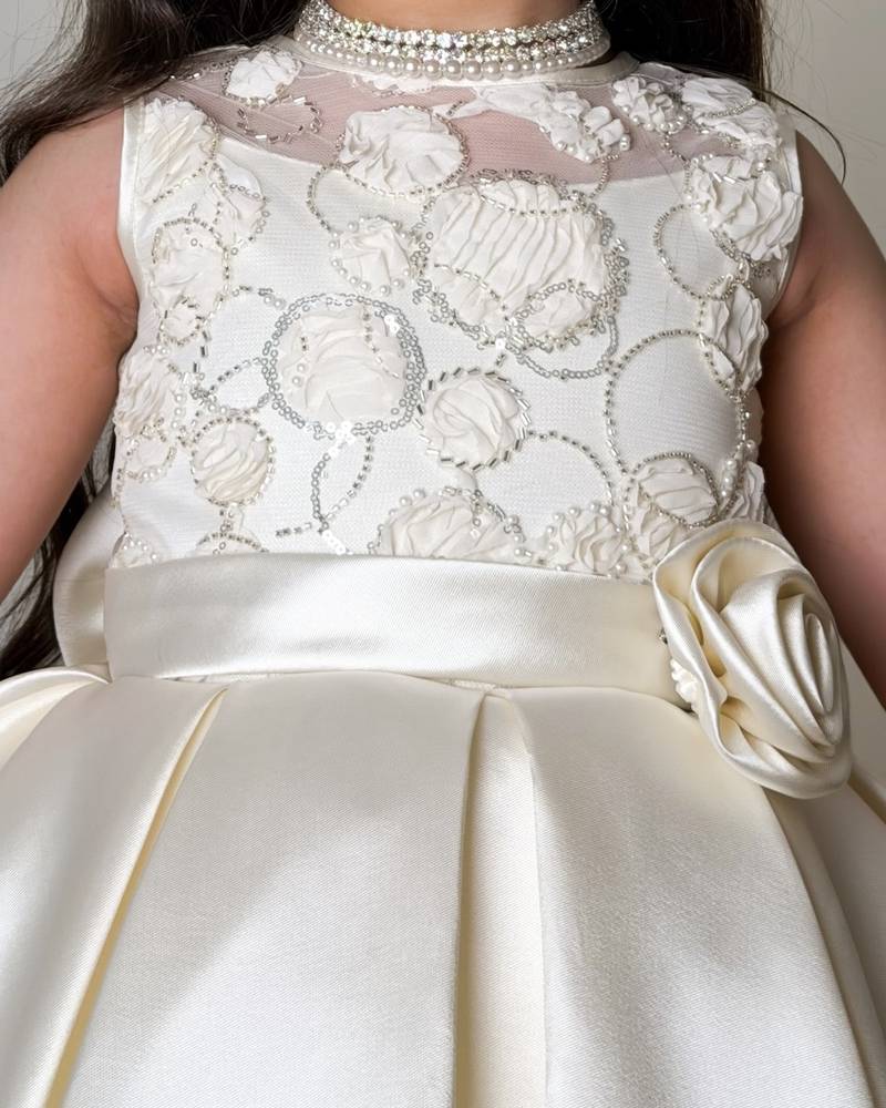 Girls' dress with elegant tiers and a side rose