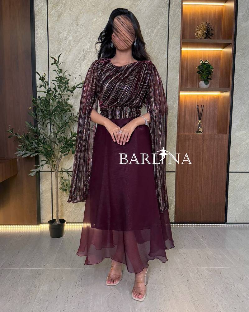 Oudi dress with shiny cape sleeves