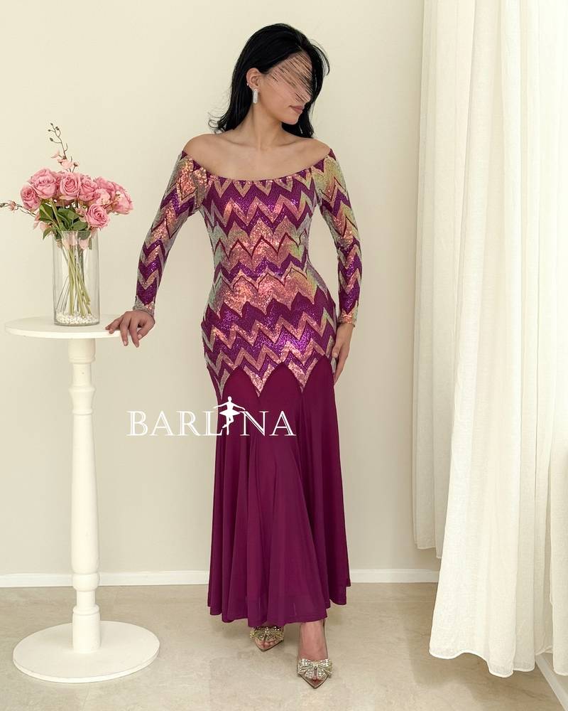 Fuchsia dress with a zigzag pattern in bright colors