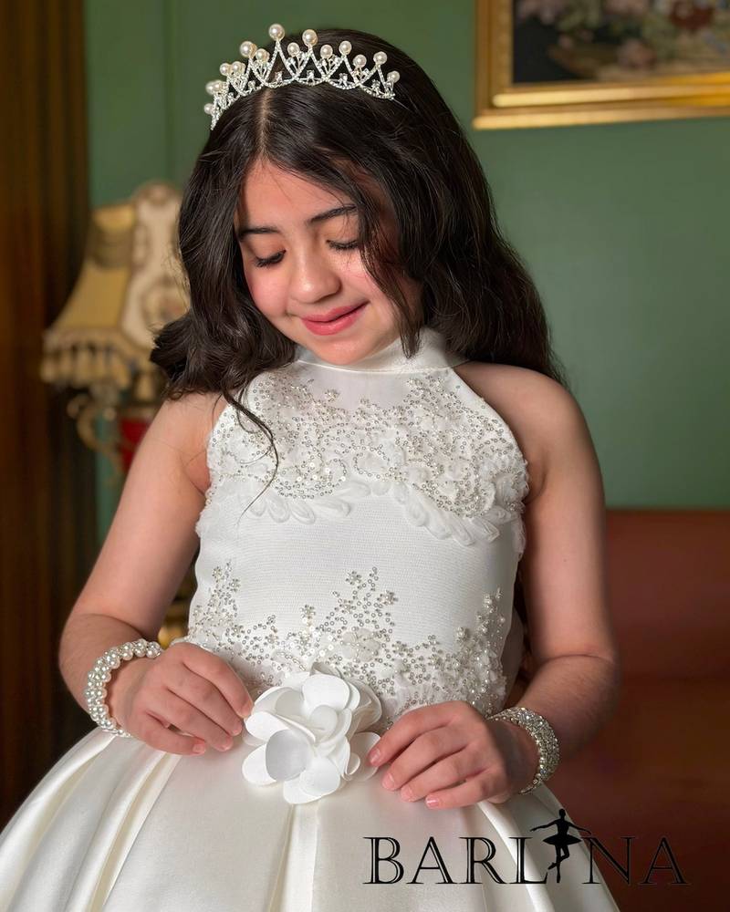 Girls' white evening dress with shimmering details