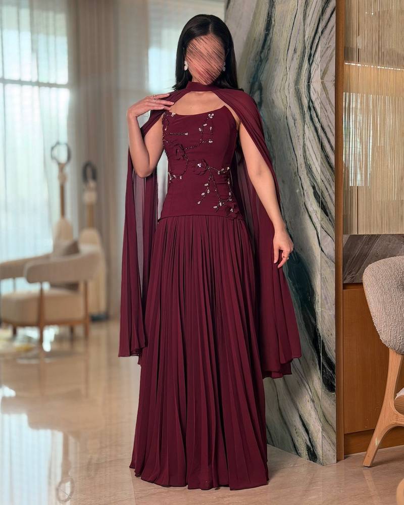 فستان سهرة بليسيه عنابي بكيب منفصل