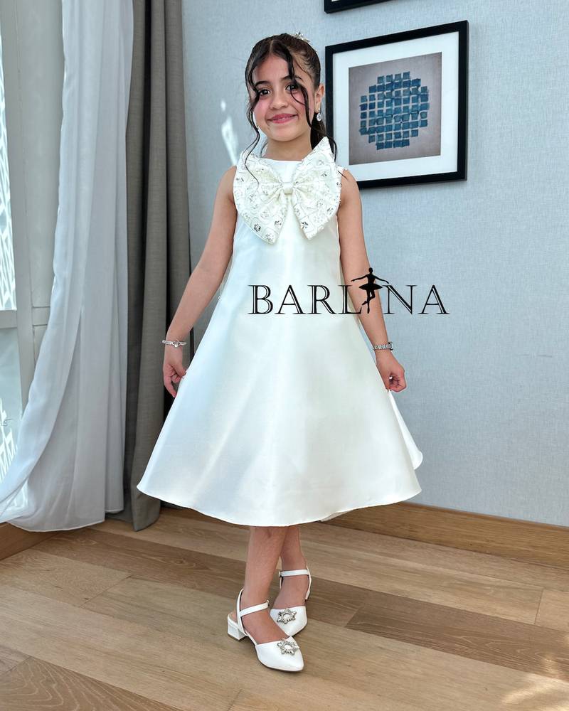 Girls' white dress with a large embroidered bow