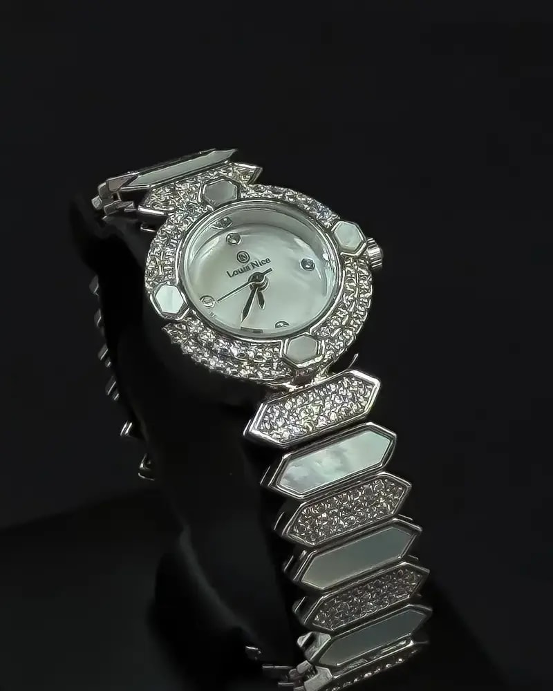 A modern women's watch with a geometric touch